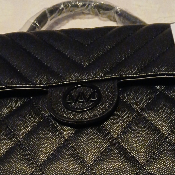 Marilyn Monroe Black Quilted Shoulder Bag with Magnetic Flap Closure - Picture 4 of 9